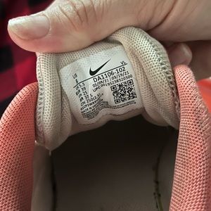 Womens size 8 nike sneakers